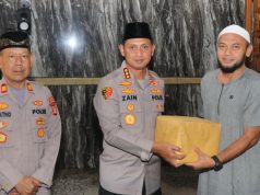 Serahkan Wakaf Al-Qur’an, Kapolres Metro Tangerang Kota Harapkan Remaja Isi Kegiatan Positif Selama Ramadan 1446 H