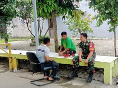 Babinsa Koramil 14/Panongan Laksanakan Komsos Bahas Kamtibmas