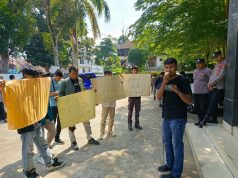 AMPB Gelar Aksi Jilid II di DPUPR Pandeglang, Tuntut Penutupan Perumahan Grand Arfana Yang Alih Fungsikan Sawah Produktif