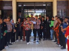 LASKAR MERAH PUTIH PRINGSEWU HADIRI IKRAR KOMUNITAS KAMTIBMAS DAN SOSIALISASI SIMBOL KENTONGAN