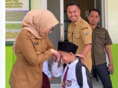 Bupati Ayu Sambut Hari Pertama Sekolah, Gerakan Ayah Antar Anak Jadi Momentum Perkuat Ikatan Keluarga